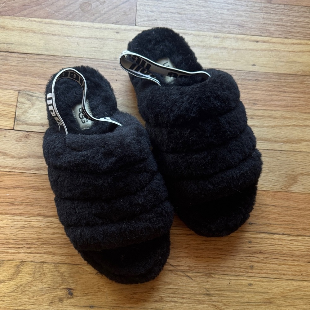 NWOT UGG Women's Cozy Black Slippers